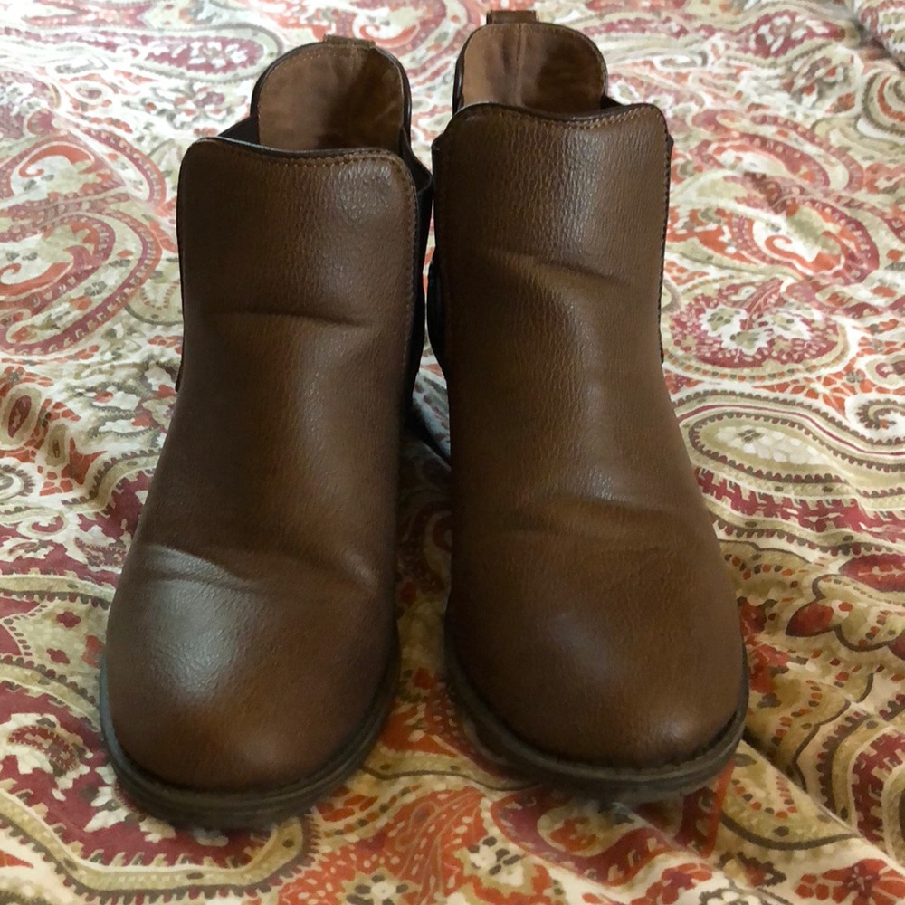 Brown heeled bootie - Picture 2 of 4